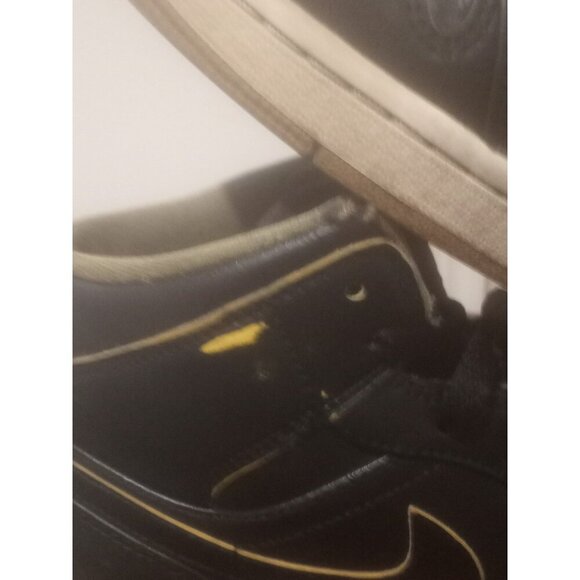 Mens Sz 9.5 Nike Air Jordan 1 Mid Retro \